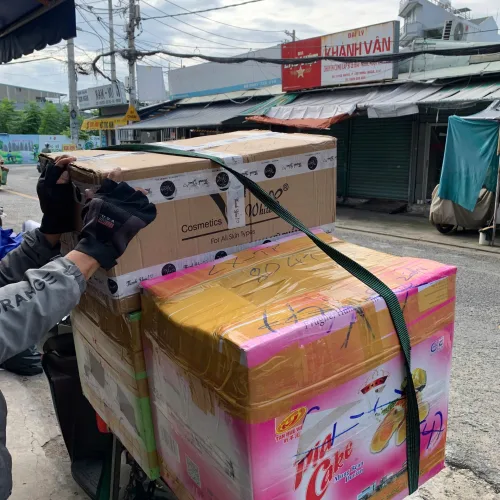 Khách lấy sỉ mỹ phẩm ib nhà em nha.