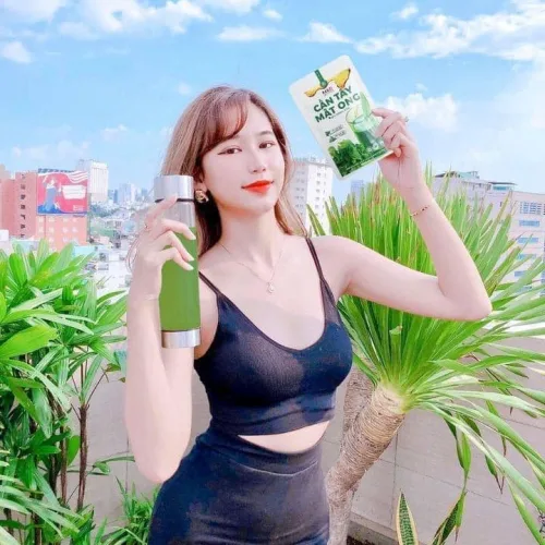 Mỗi ngày 2 cốc nước ép cần tây mật ong, dáng khỏe, đẹp da, cân bằng cuộc sống