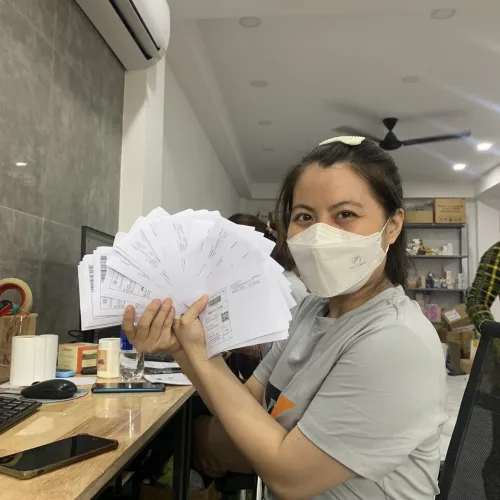 mỗi ngày đều check đơn cho khách  (25/07) ANN