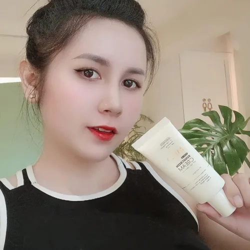 Mỗi sáng cùng với bộ đôi tinh chất Bakuchoil và kem chống nắng