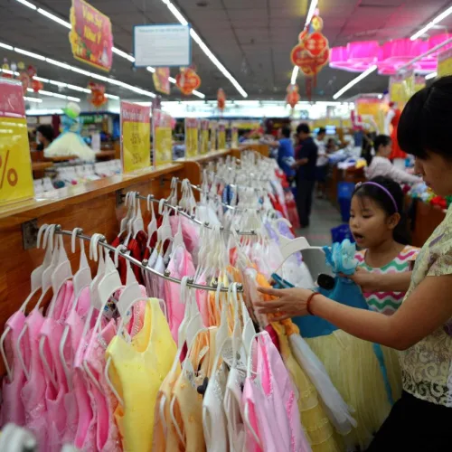Mua quần áo Tết sớm là một “chiến thuật” thông minh