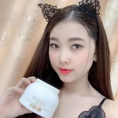 Muốn sở hữu làn da TRẮNG SÁNG thì cứ sử dụng KEM BODY MỀM bên em nhé