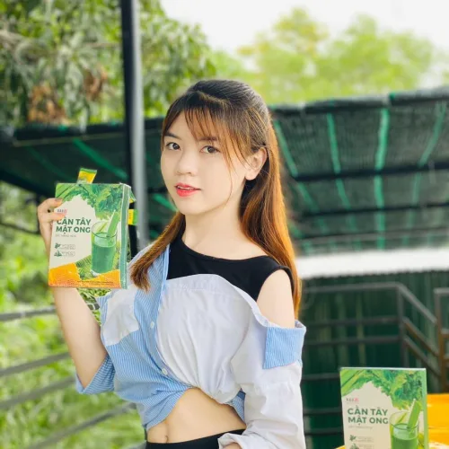 Nếu bạn không có thời gian ép nước Cần Tây thì dùng ngay CẦN TÂY MẬT ONG MOTREE nhé