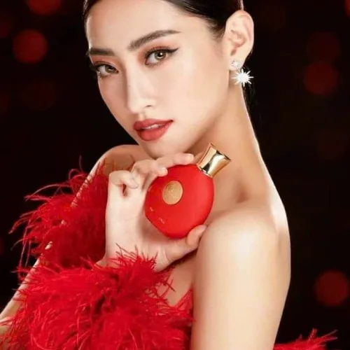 Nếu bạn là fan cuồng của hoa Nhài thì không thể bỏ lỡ mùi hương của Charme Adore