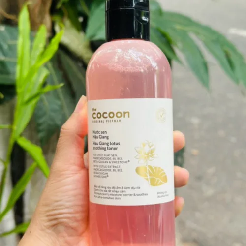 Nước Sen Hậu Giang Toner Cocoon 310ml Dành Cho Da Nhạy Cảm - Hỗ Trợ Cấp Ẩm Phục Hồi Da