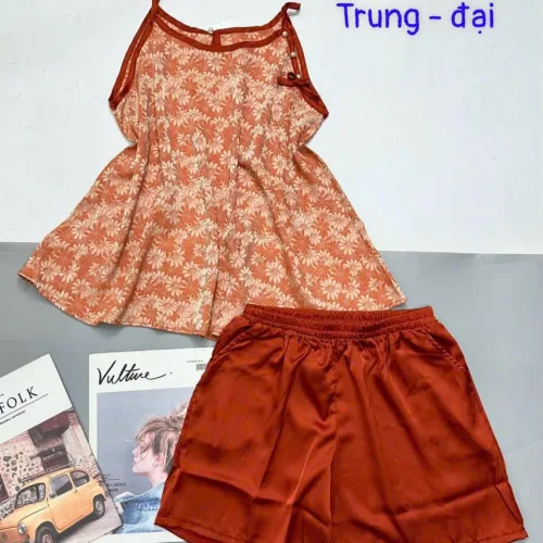 Đồ bộ gấm 2 da phối lụa mờ quần đùi trơn áo yếm 2 dây