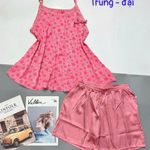 Đồ bộ gấm 2 da phối lụa mờ quần đùi trơn áo yếm 2 dây