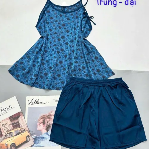 Đồ bộ gấm phối lụa mờ quần đùi trơn áo yếm 2 dây có nút trung
