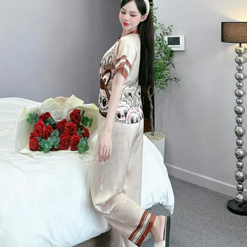 Đồ bộ quần dài áo cổ tròn tay ngắn in nhiều hoạ tiết