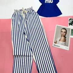 Đồ bộ quần dài sọc áo yếm in chữ