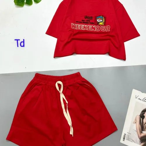 Đồ bộ quần đùi áo croptop cổ tròn in chữ WEEKENDSR