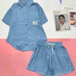 Đồ bộ quần đùi áo sơ mi tay ngắn jean in nơ trước túi áo