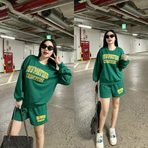Đồ bộ quần đùi áo tay dài in nhiều chữ ở áo và quần