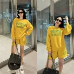 Đồ bộ quần đùi áo tay dài in nhiều chữ ở áo và quần