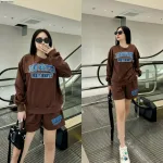 Đồ bộ quần đùi áo tay dài in nhiều chữ ở áo và quần