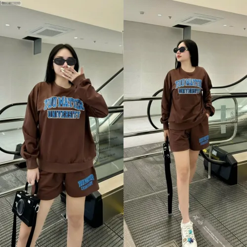 Đồ bộ quần đùi áo tay dài in nhiều chữ ở áo và quần
