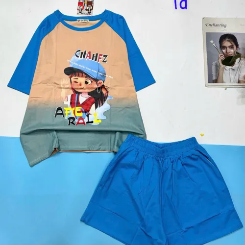 Đồ bộ quần đùi áo tay ngắn 2 màu in hình bé gái