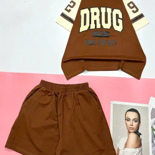 Đồ bộ quần đùi áo tay ngắn in chữ DRUG