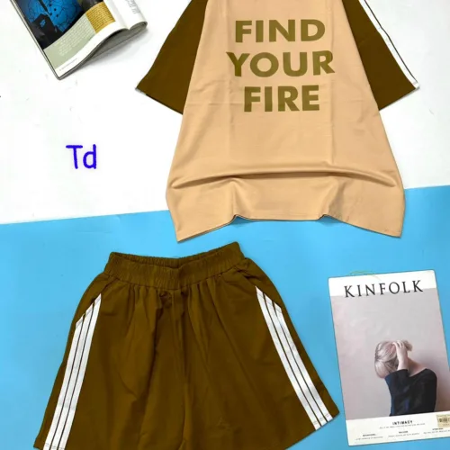 Đồ bộ quần đùi áo tay ngắn in chữ find your fire