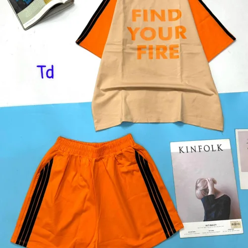Đồ bộ quần đùi áo tay ngắn in chữ find your fire