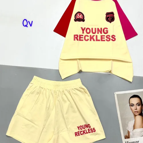 Đồ bộ quần đùi áo tay ngắn in chữ Young Reckless