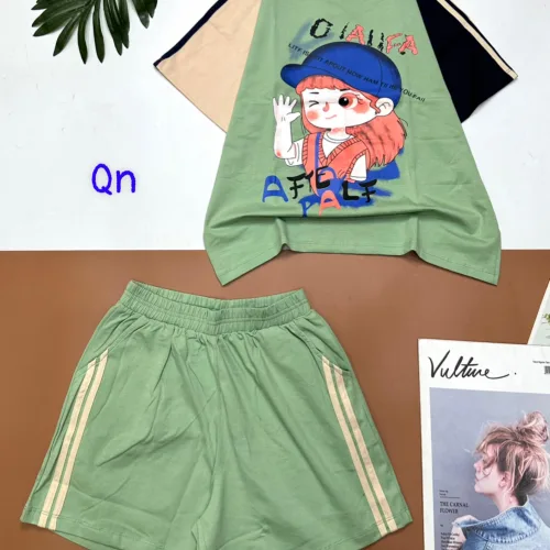 Đồ bộ quần đùi áo tay ngắn in hình bé đội nón