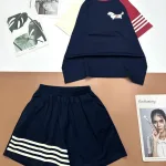 Đồ bộ quần đùi áo tay ngắn in hình con chó bên phải