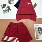 Đồ bộ quần đùi áo tay ngắn in hình con chó bên phải