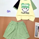 Đồ bộ quần đùi áo tay ngắn in hình mặt cười đội nón chữ coffee