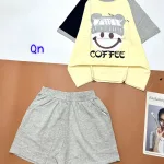 Đồ bộ quần đùi áo tay ngắn in hình mặt cười đội nón chữ coffee