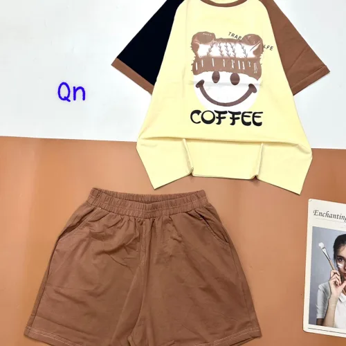 Đồ bộ quần đùi áo tay ngắn in hình mặt cười đội nón chữ coffee