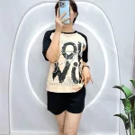 Đồ bộ quần đùi áo tay ngắn in nhiều chữ trên áo