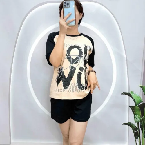 Đồ bộ quần đùi áo tay ngắn in nhiều chữ trên áo