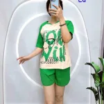 Đồ bộ quần đùi áo tay ngắn in nhiều chữ trên áo