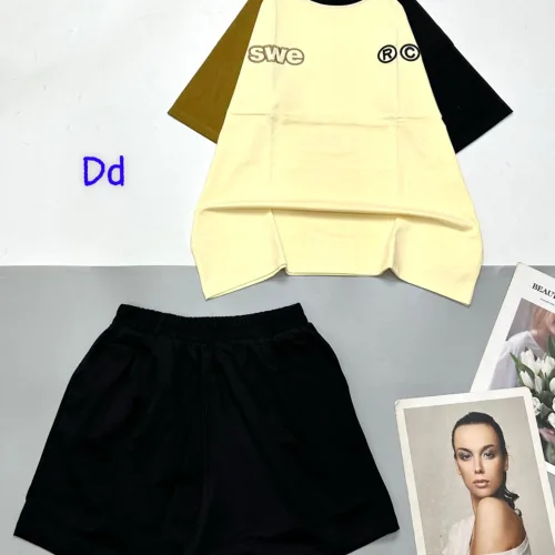 Đồ bộ quần đùi áo tay ngắn thuê chữ RC bên trái