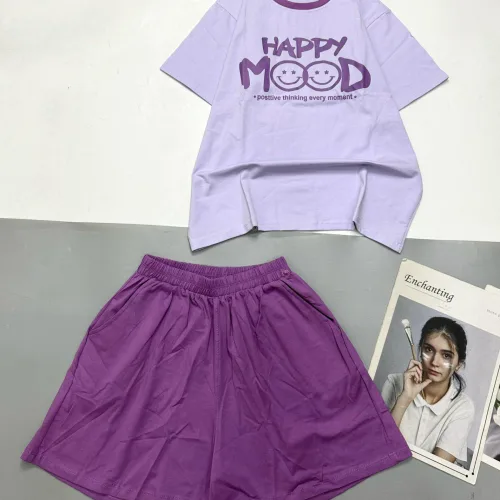 Đồ bộ quần đùi cùng màu viền cổ áo in chữ HAPPY MOOD