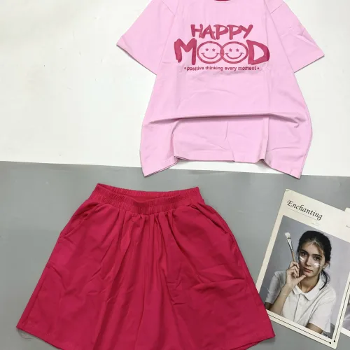 Đồ bộ quần đùi cùng màu viền cổ áo in chữ HAPPY MOOD
