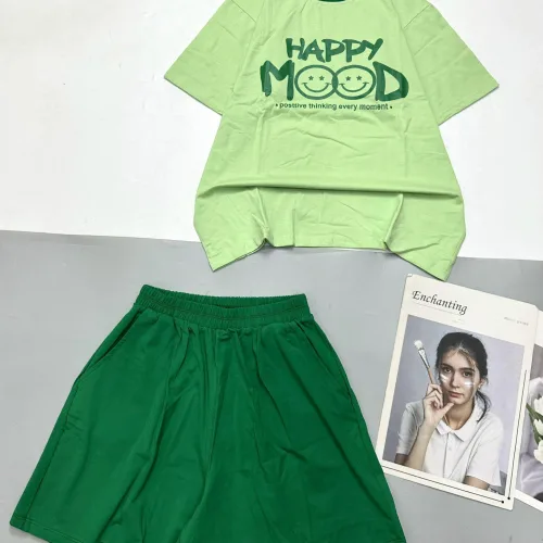 Đồ bộ quần đùi cùng màu viền cổ áo in chữ HAPPY MOOD
