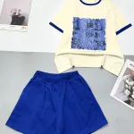 Đồ bộ quần đùi màu của viền áo tay ngắn bảng màu vuông trên áo