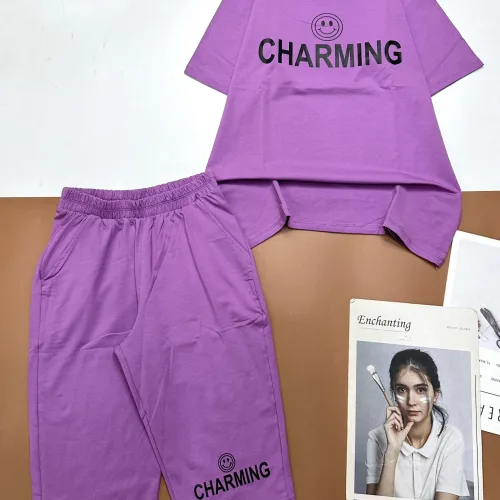 Đồ bộ quần lửng áo tay ngắn cổ tròn in chữ Charming