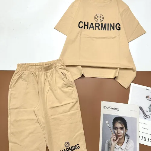 Đồ bộ quần lửng áo tay ngắn cổ tròn in chữ Charming