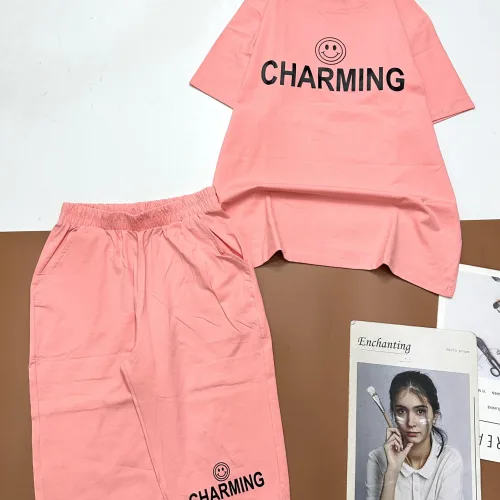 Đồ bộ quần lửng áo tay ngắn cổ tròn in chữ Charming