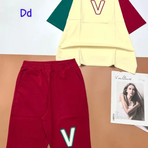 Đồ bộ quần lửng áo tay ngắn cổ tròn thuê chữ V
