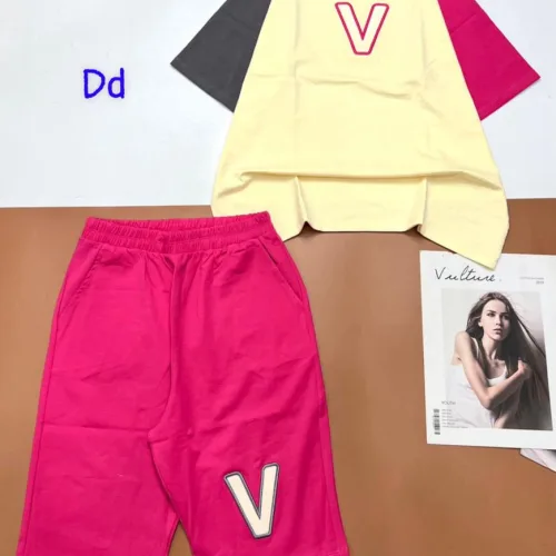 Đồ bộ quần lửng áo tay ngắn cổ tròn thuê chữ V