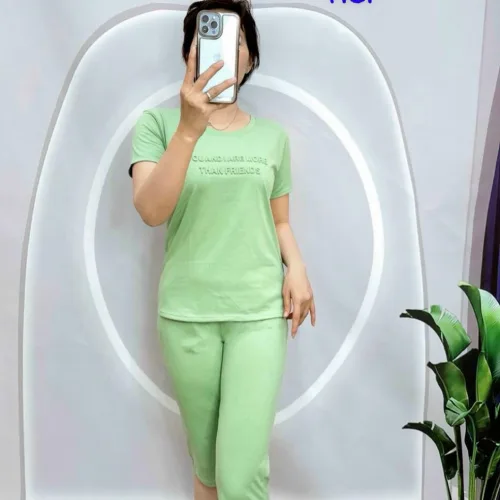 Đồ bộ quần lửng áo tay ngắn trơn in chữ nổi