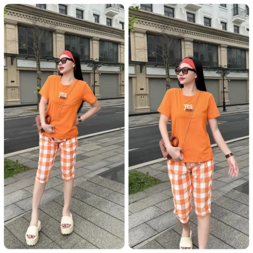 Đồ bộ quần lửng ca rô nhỏ áo thun in chữ Yes