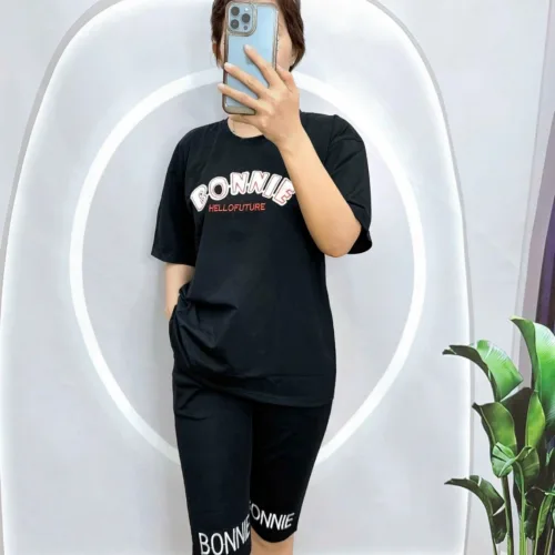 Đồ bộ quần lửng đen áo tay ngắn in chữ