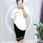 Đồ bộ quần lửng đen áo tay ngắn in chữ ống quần