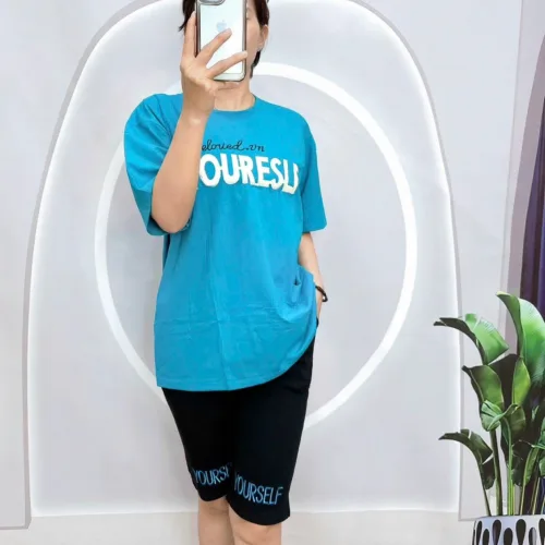 Đồ bộ quần lửng đen áo tay ngắn in chữ ống quần