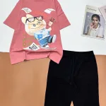 Đồ bộ quần lửng đen áo tay ngắn in hình thỏ mặc quần jean